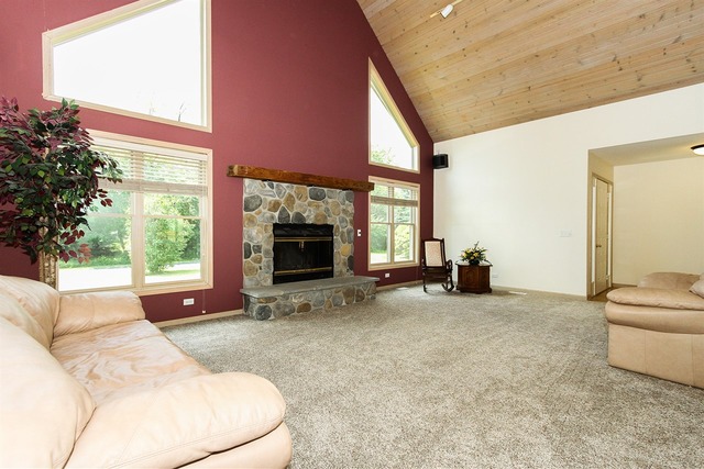8N533 Kendall Road Elgin, IL 60124 - Photo 3 of 25