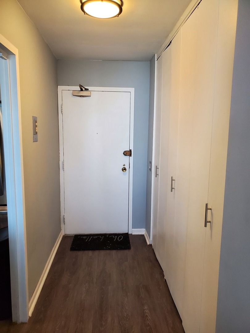 5415 North Sheridan Road, Unit 4809 Chicago, IL 60640 - Photo 4 of 12 a view of an empty room