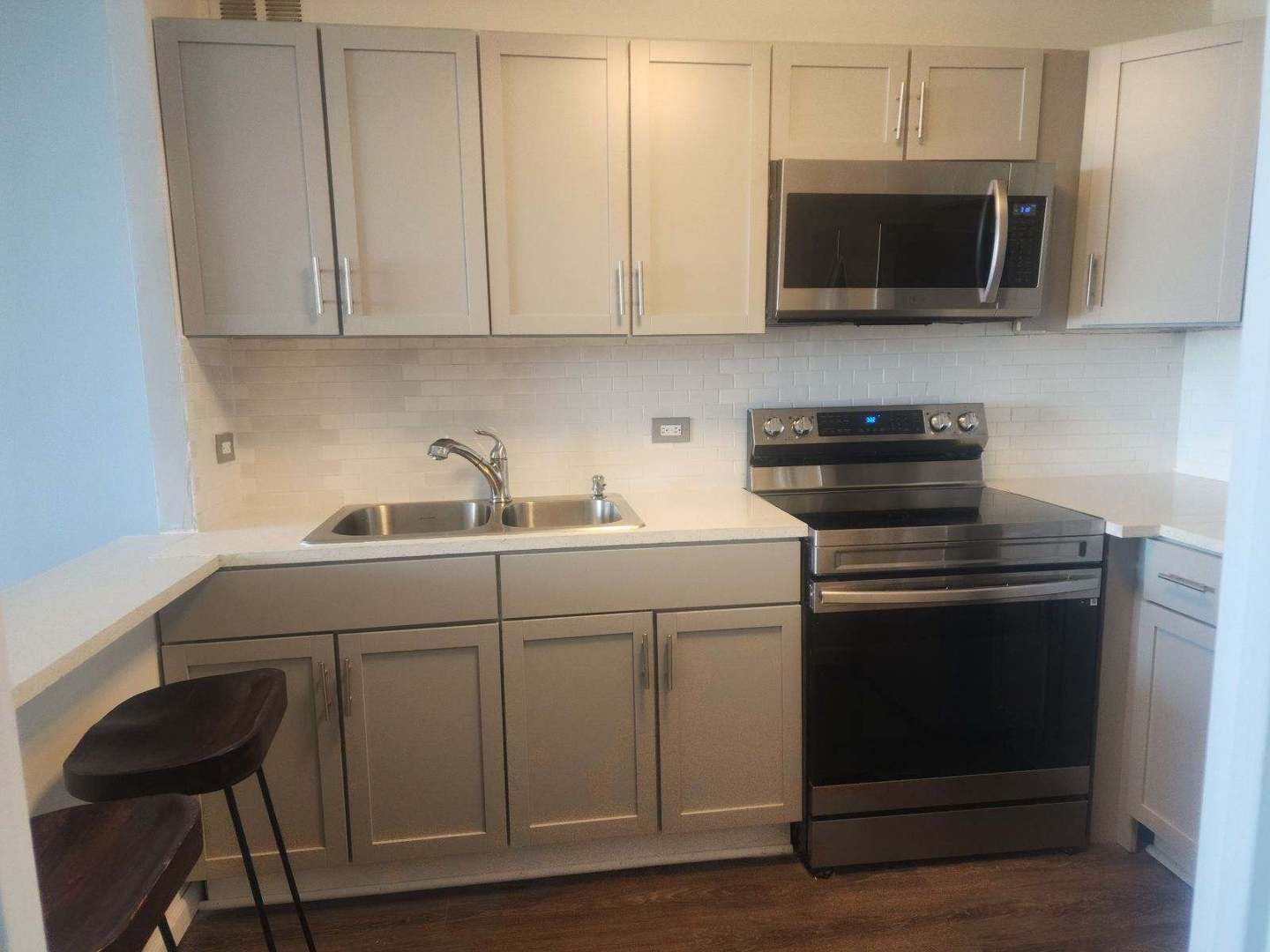 5415 North Sheridan Road, Unit 4809 Chicago, IL 60640 - Photo 6 of 12 a kitchen with a stove and a microwave