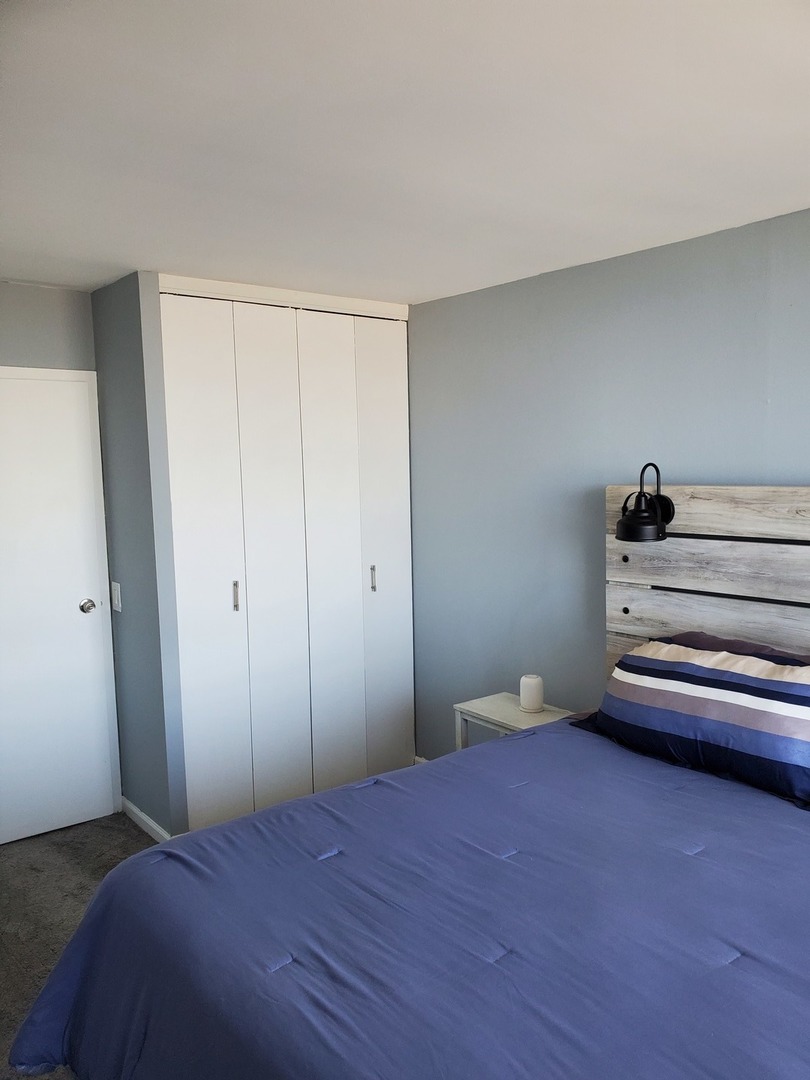 5415 North Sheridan Road, Unit 4809 Chicago, IL 60640 - Photo 9 of 12 a view of empty room with wooden floor