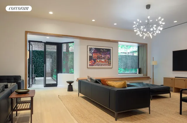 $1,285,000 | 234 East 46th Street, Unit 1704 | Midtown East