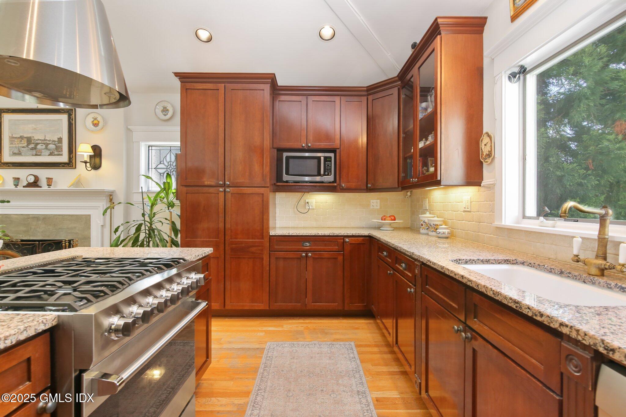 23 Westview Place Riverside, CT 06878 - Photo 14 of 42 Kitchen