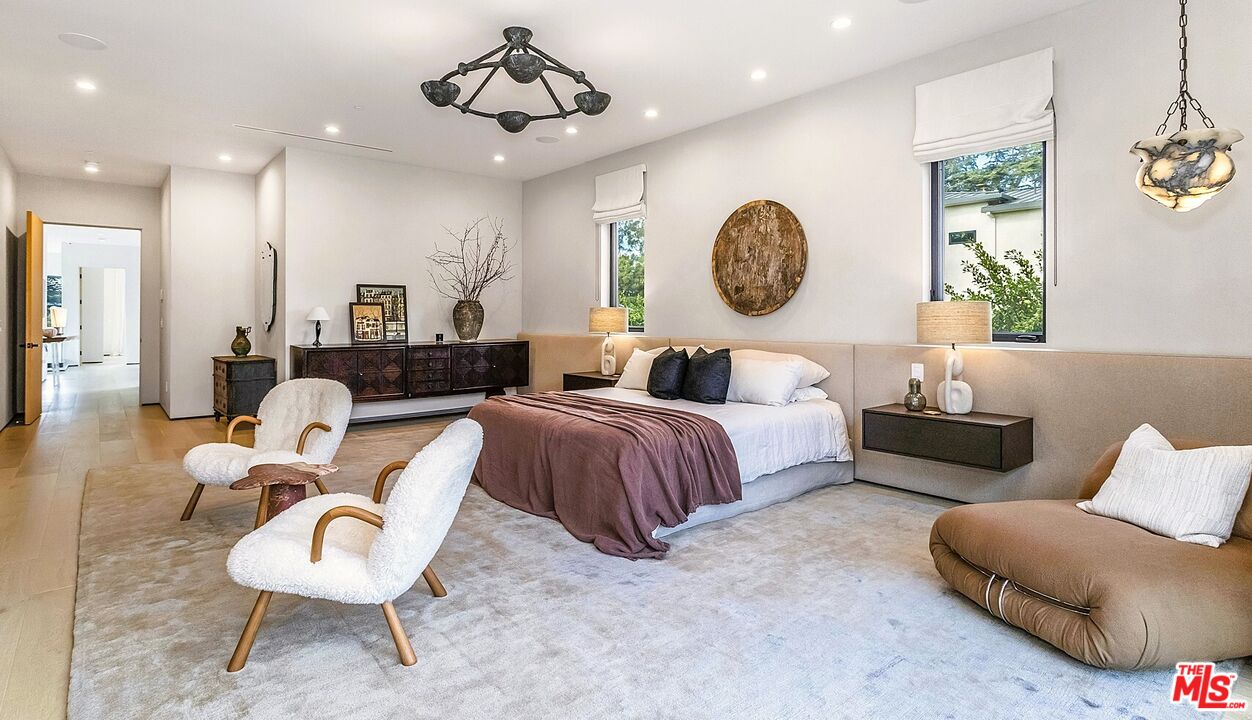 324 South Medio Drive Los Angeles, CA 90049 - Photo 14 of 30