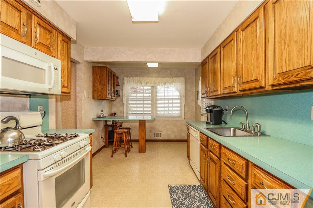 167 Winding Road Iselin, NJ 08830 - Photo 11 of 25 Gallery Image 11