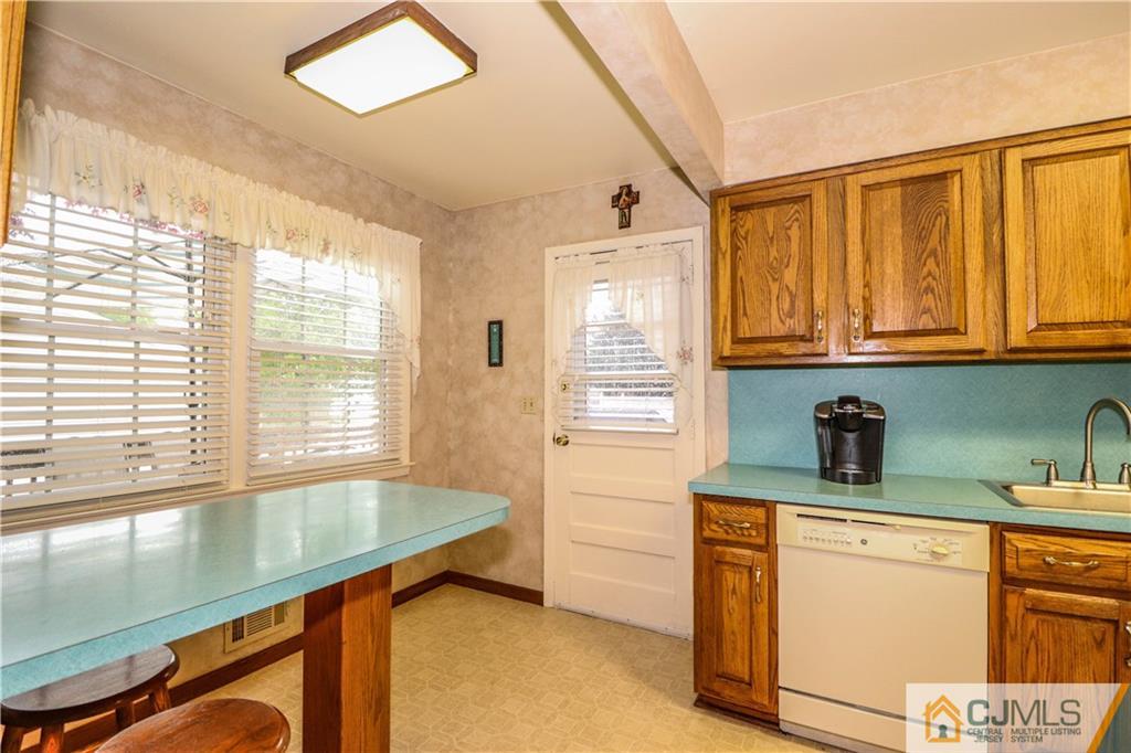 167 Winding Road Iselin, NJ 08830 - Photo 14 of 25 Gallery Image 14