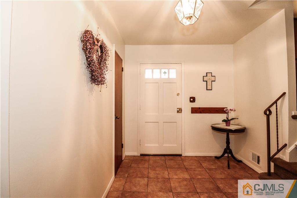 167 Winding Road Iselin, NJ 08830 - Photo 4 of 25 Gallery Image 4
