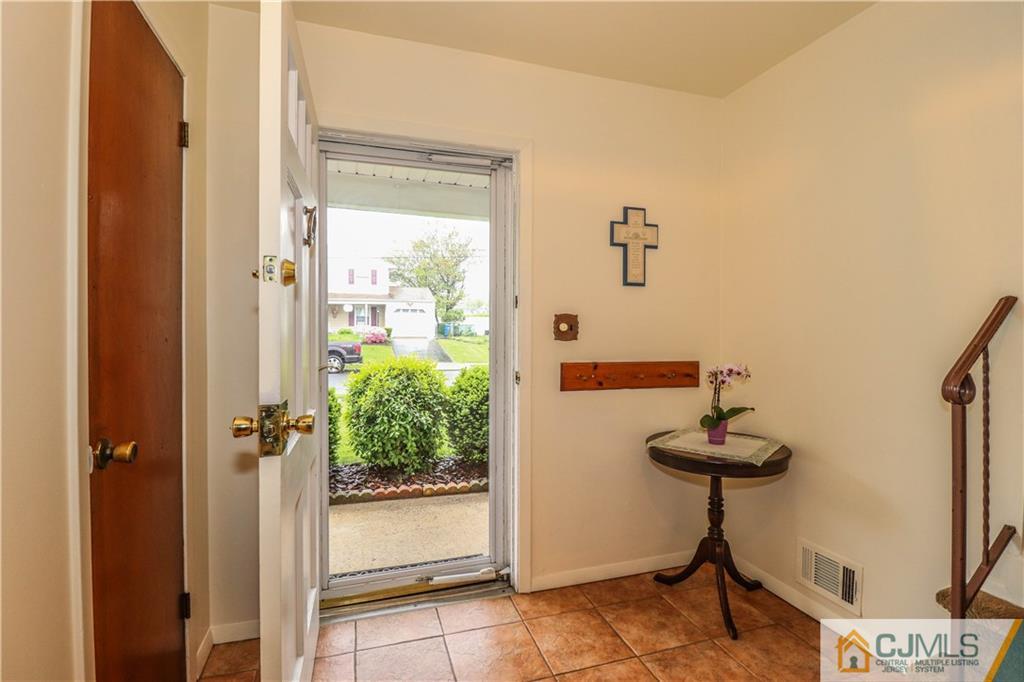 167 Winding Road Iselin, NJ 08830 - Photo 5 of 25 Gallery Image 5