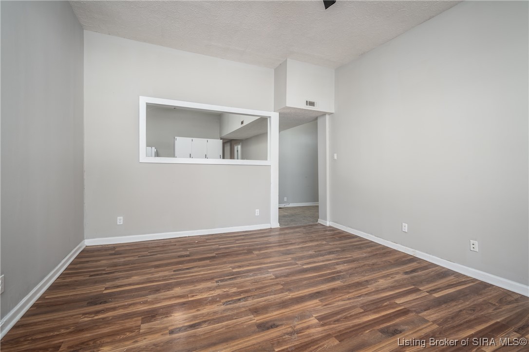 1512 Locust Street New Albany, IN 47150 - Photo 9 of 27