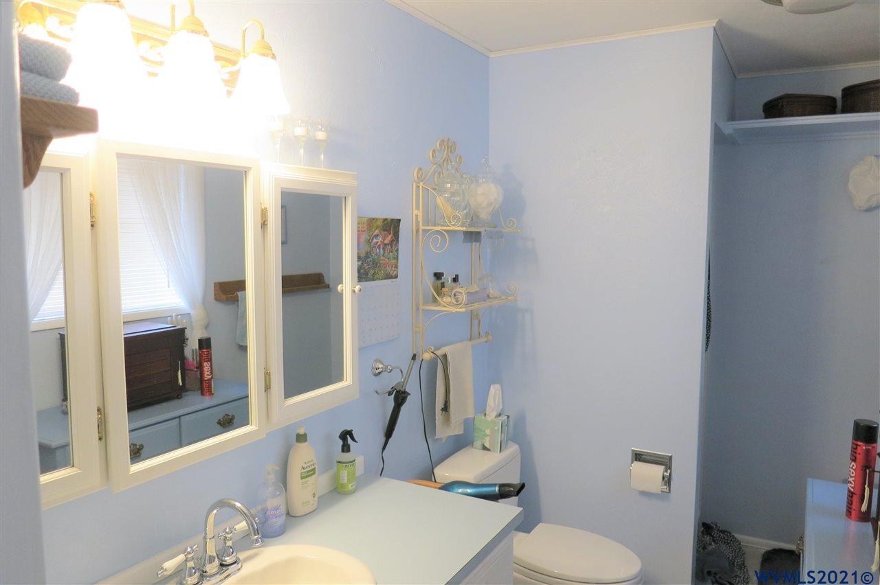695 Southwest Mill Street Dallas, OR 97338 - Photo 11 of 21 Gallery Image 11