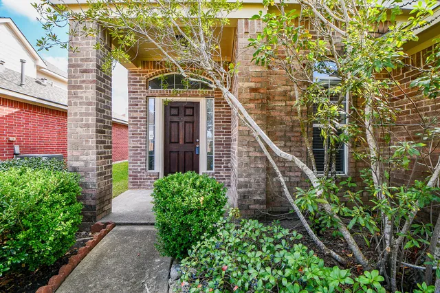 $1,960 | 1905 Creek Run Drive, Pearland, TX 77584