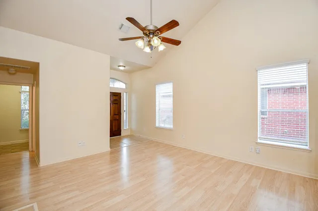 $1,960 | 1905 Creek Run Drive, Pearland, TX 77584