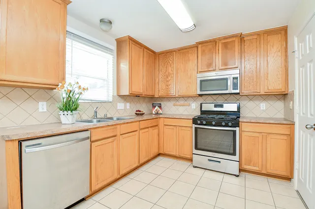 $1,960 | 1905 Creek Run Drive, Pearland, TX 77584