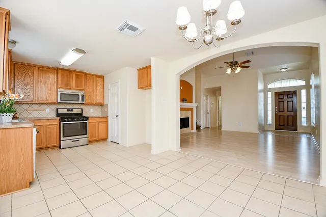 $1,960 | 1905 Creek Run Drive, Pearland, TX 77584