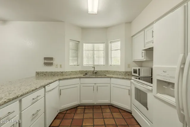 $1,695 | 1446 East Grovers Avenue, Unit 17, Phoenix, AZ 85022