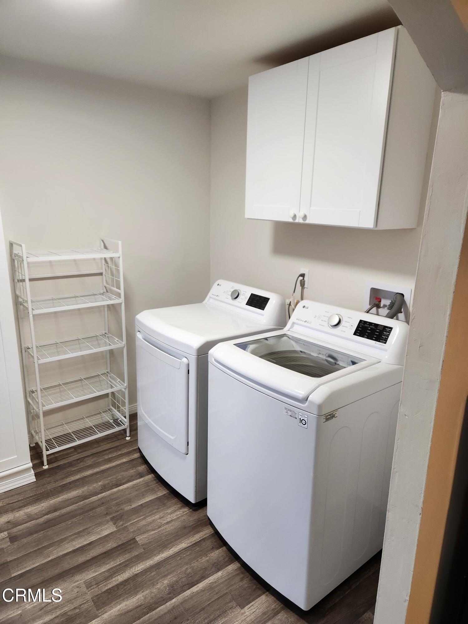10031 Marcus Avenue Tujunga, CA 91042 - Photo 8 of 27 a utility room with dryer and washer