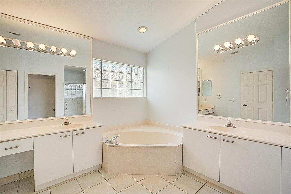 6581 Sun River Road Boynton Beach, FL 33437 - Photo 21 of 56 MAIN BATHROOM