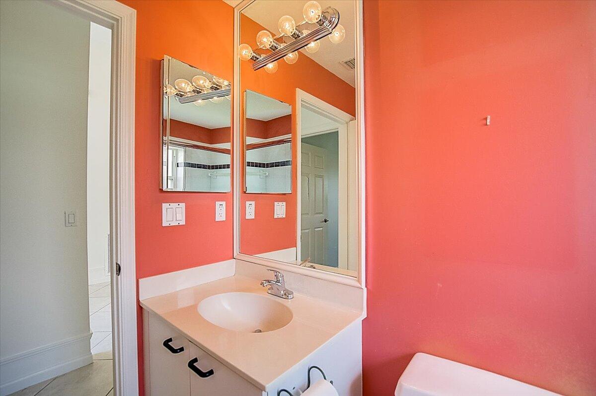 6581 Sun River Road Boynton Beach, FL 33437 - Photo 28 of 56 2ND BATHROOM