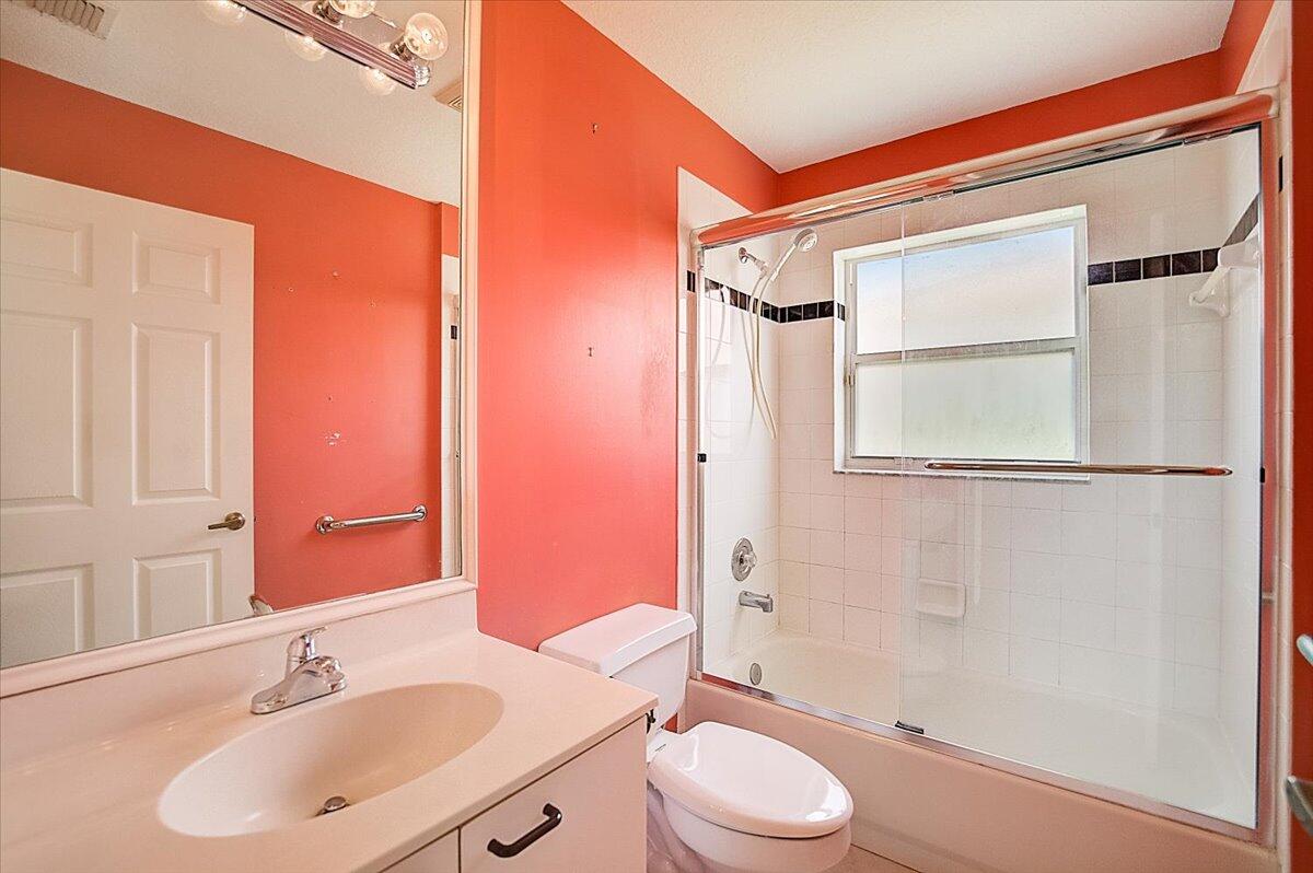 6581 Sun River Road Boynton Beach, FL 33437 - Photo 29 of 56 2ND BATHROOM