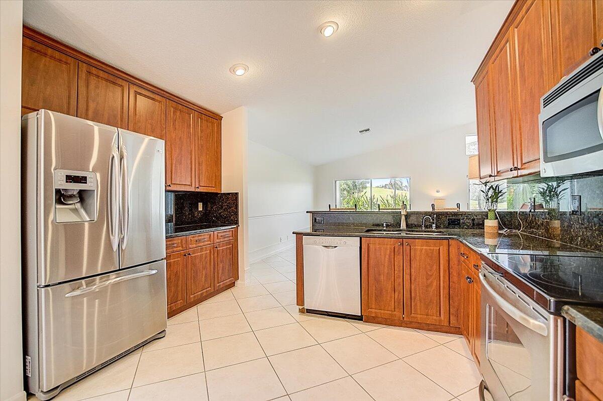 6581 Sun River Road Boynton Beach, FL 33437 - Photo 10 of 56 KITCHEN