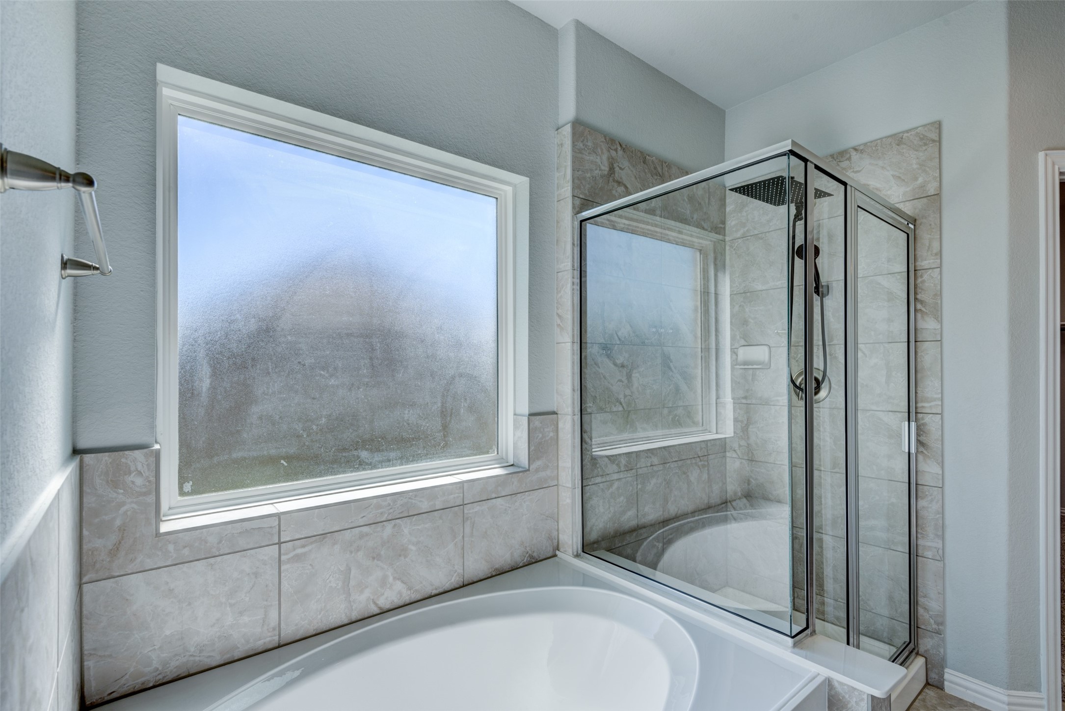 23421 Vineyard Drive Alvin, TX 77511 - Photo 18 of 32 a bathroom with a bathtub and a shower