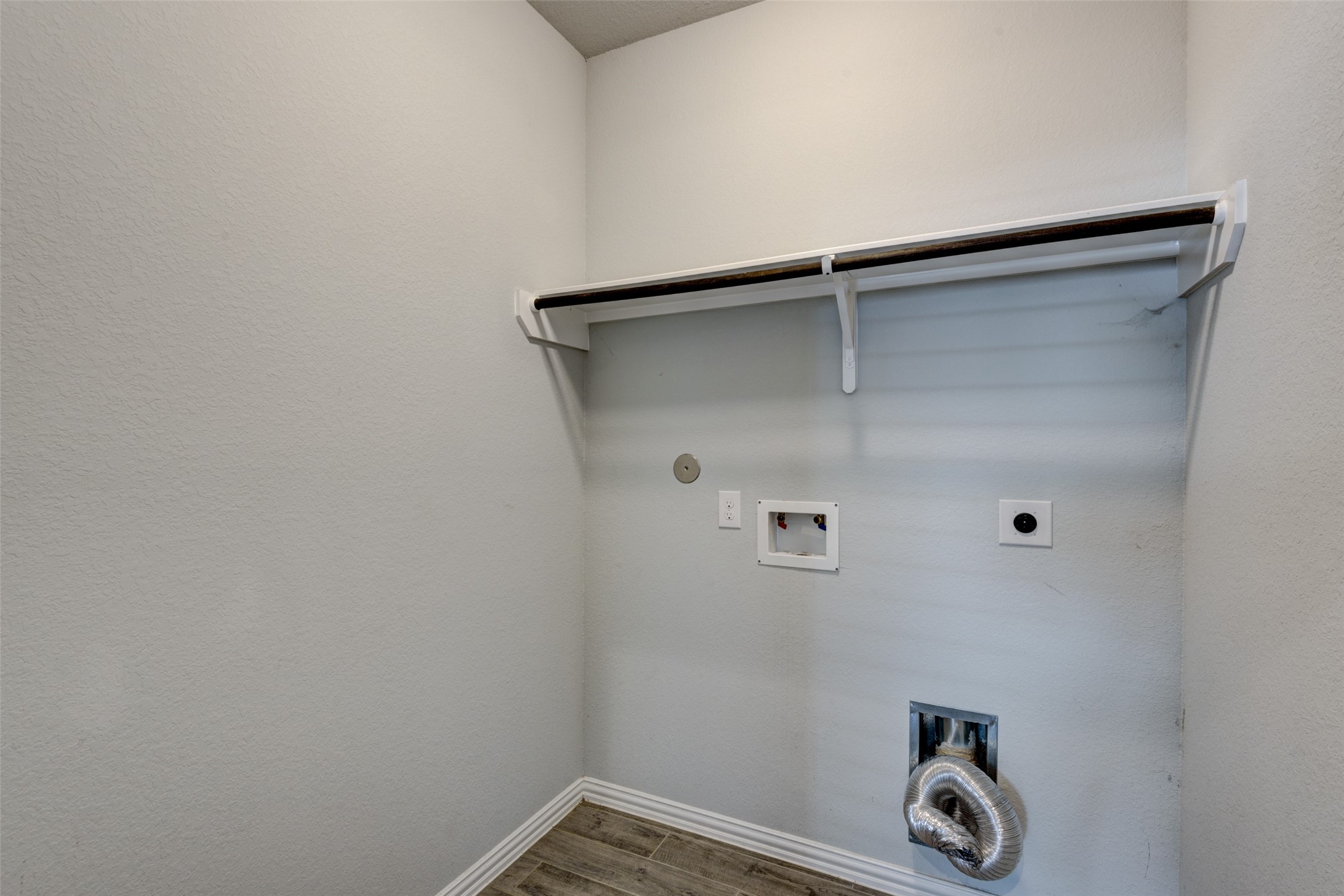 23421 Vineyard Drive Alvin, TX 77511 - Photo 19 of 32 a view of a small space