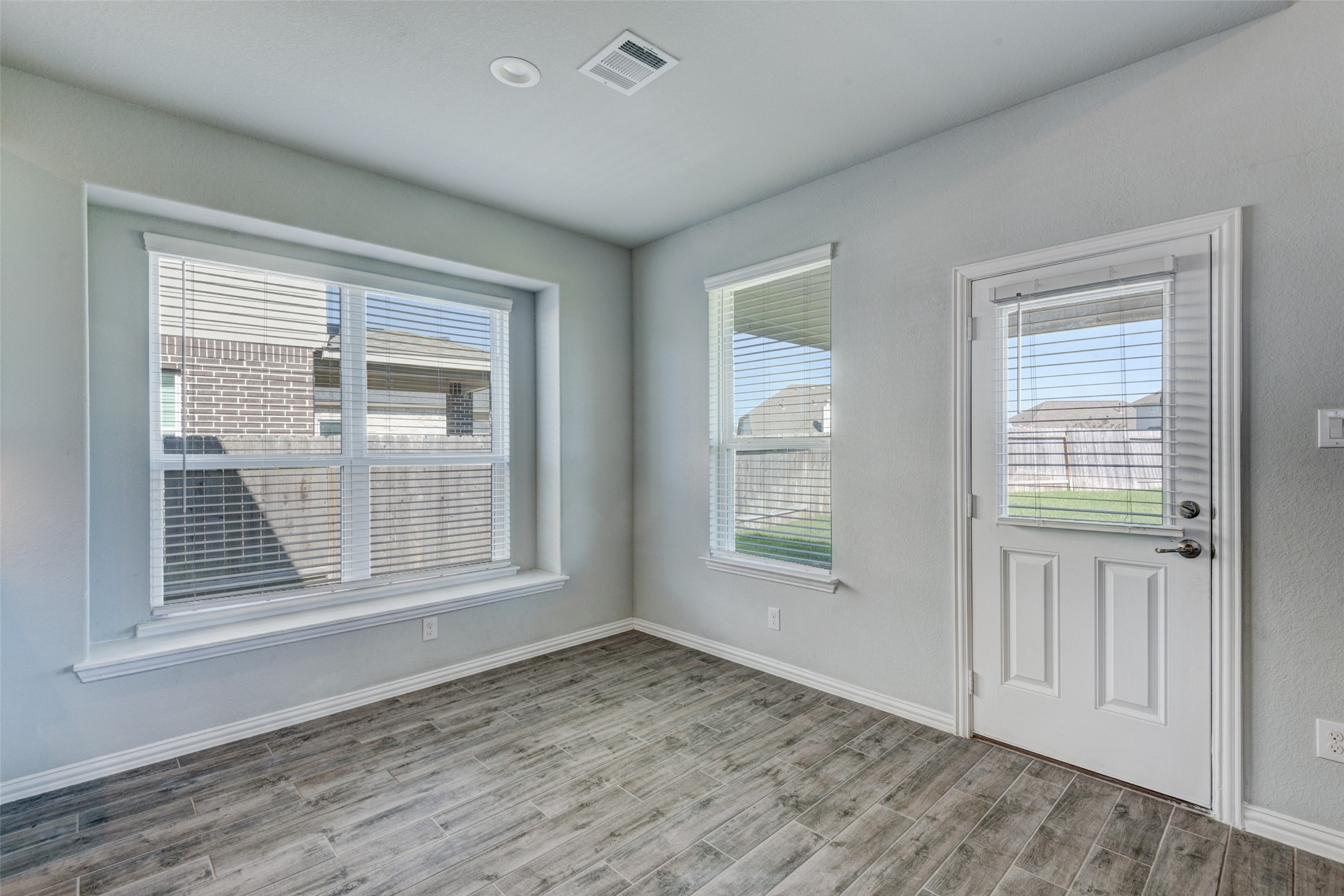 23421 Vineyard Drive Alvin, TX 77511 - Photo 10 of 32 a view of an empty room with a window