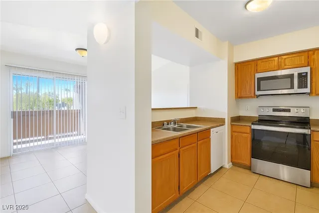 $1,395 | 6650 West Warm Springs Road, Unit 2120, Las Vegas, NV 89118