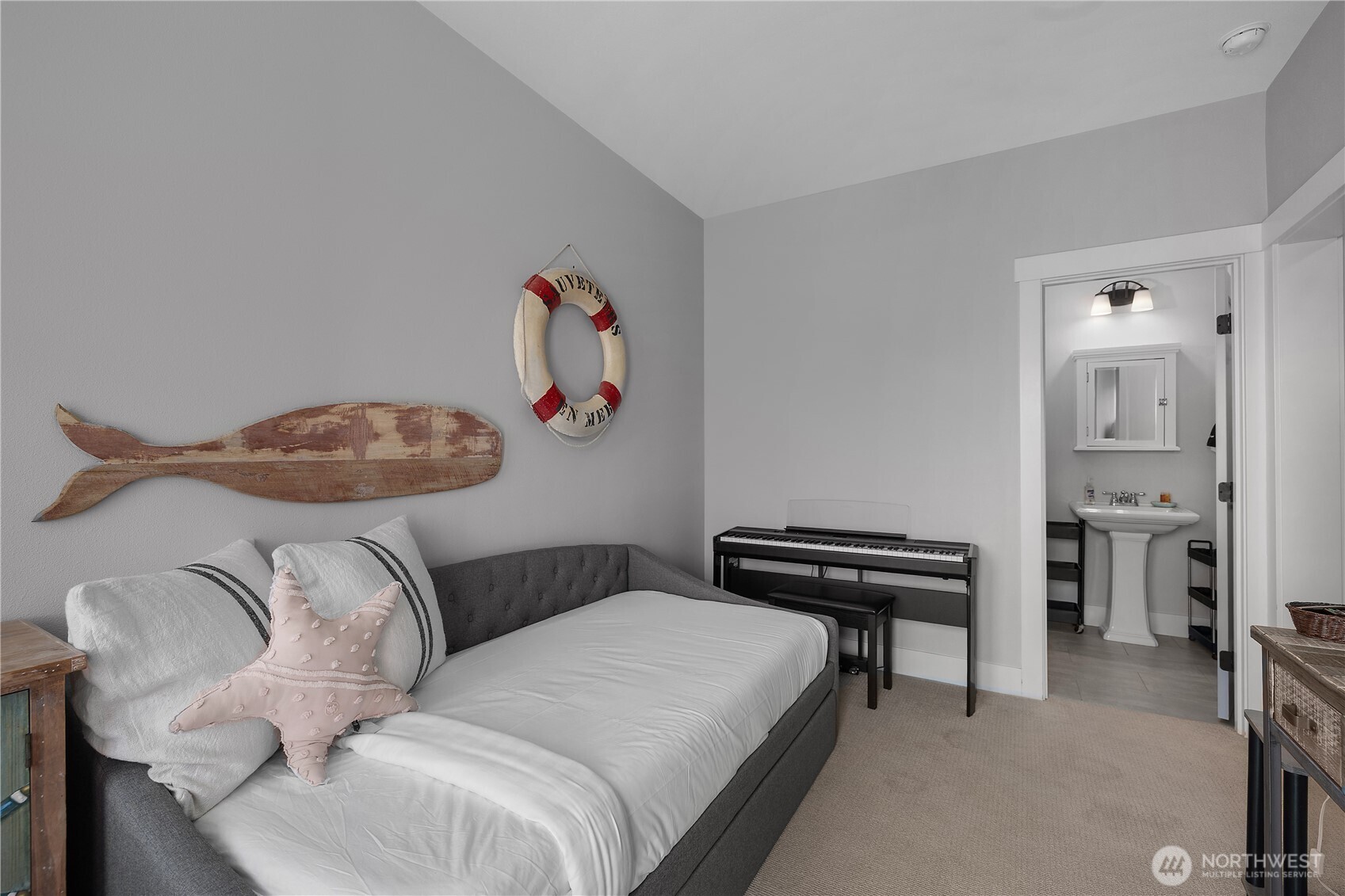 61 Horizon Street Pacific Beach, WA 98571 - Photo 20 of 29 a bedroom with furniture and a piano