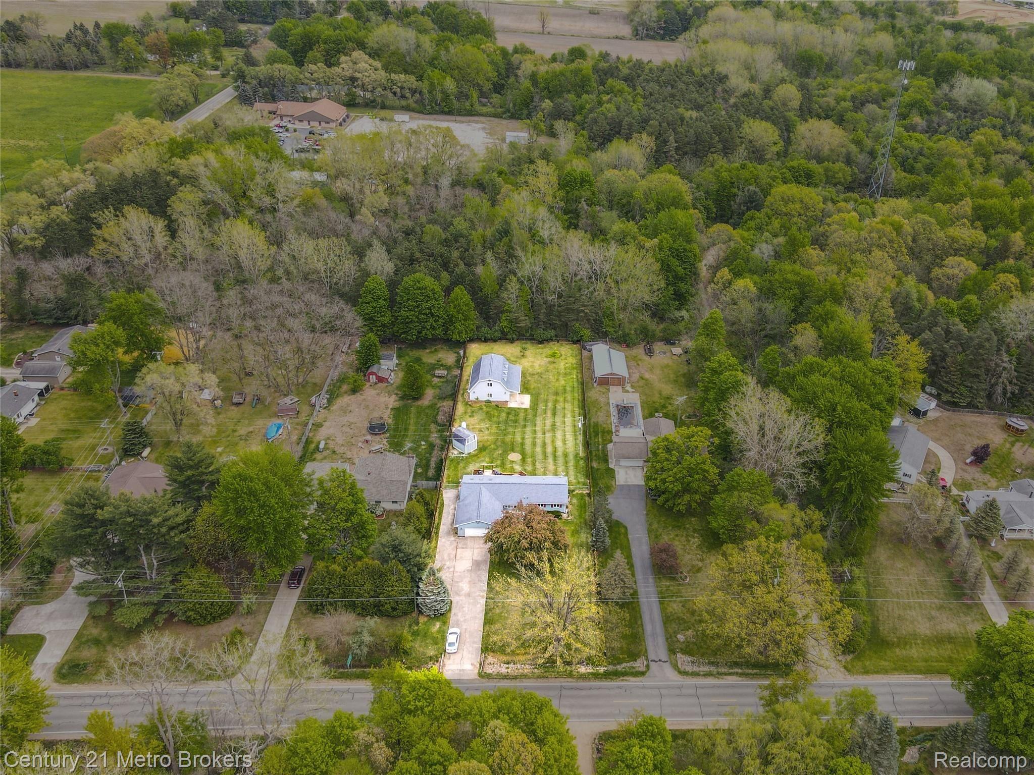9551 Bray Road Millington, MI 48746 - Photo 3 of 40 3.jpg