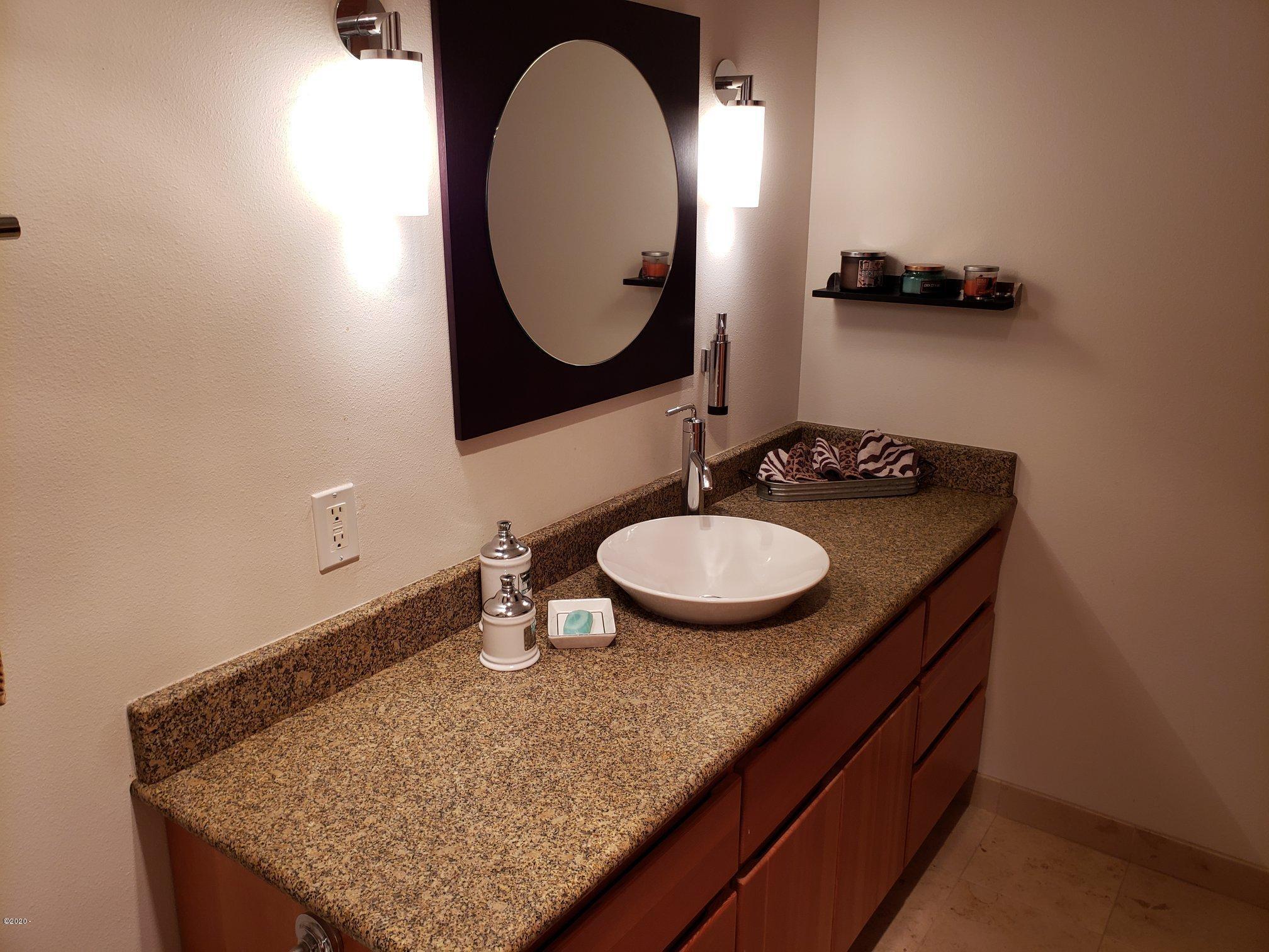2306 Northwest Oceania Drive Waldport, OR 97394 - Photo 13 of 37 24