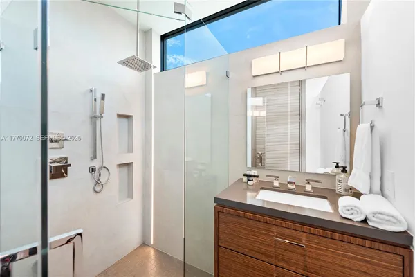 $75,000 | 1400 Bayview Drive, Fort Lauderdale, FL 33304