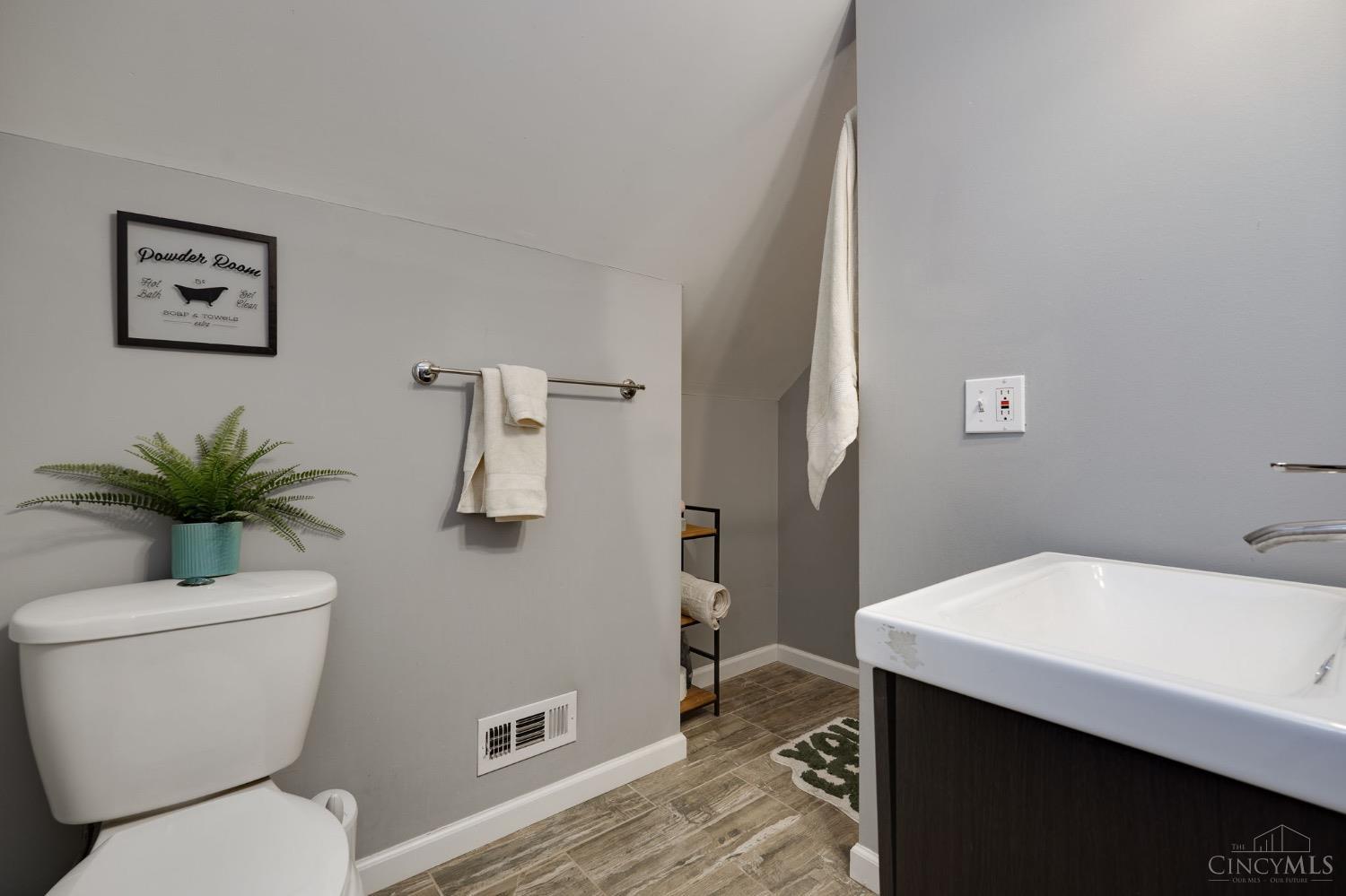 6936 Roe Street Cincinnati, OH 45227 - Photo 22 of 35 Gallery Image 22
