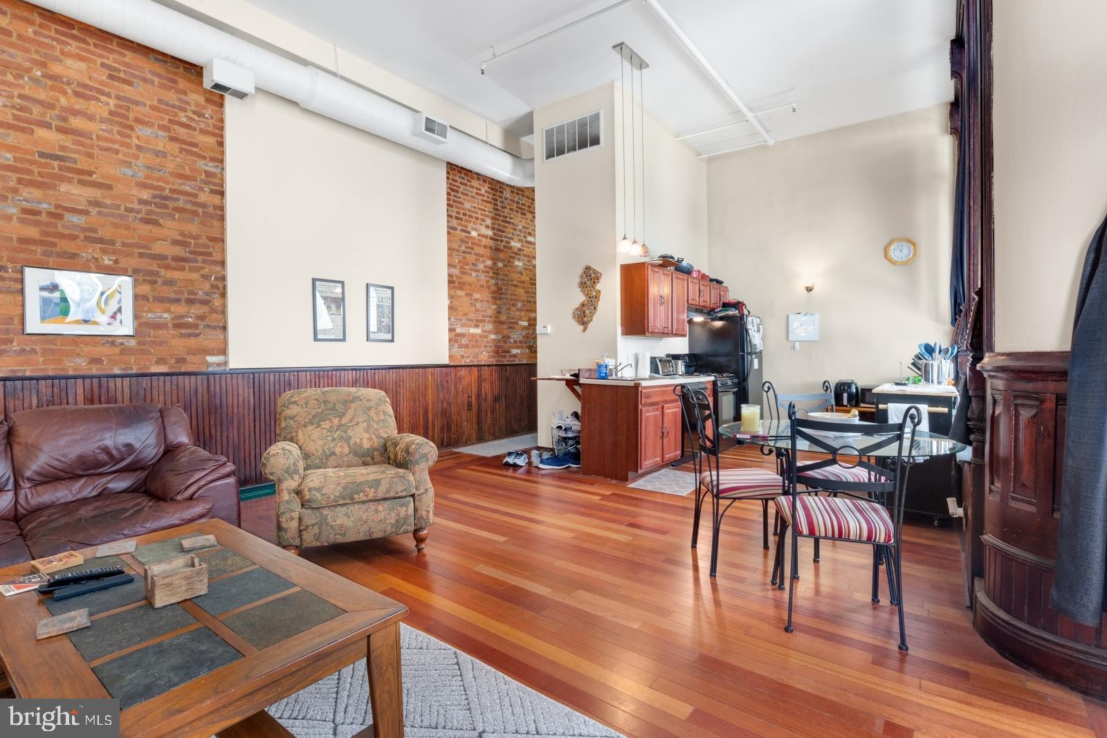 35 South 13th Street, Unit 2 Philadelphia, PA 19107 - Photo 4 of 24