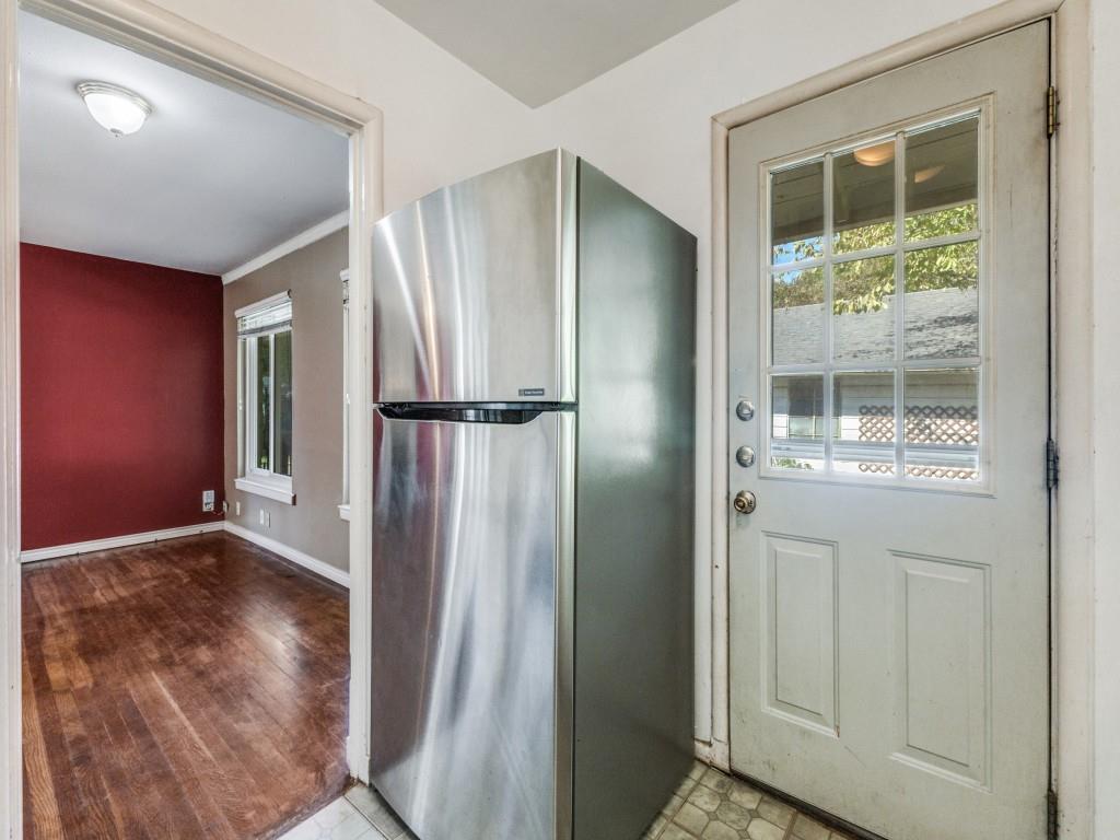 9127 San Fernando Way Dallas, TX 75218 - Photo 6 of 12 an empty room with wooden floor and a window