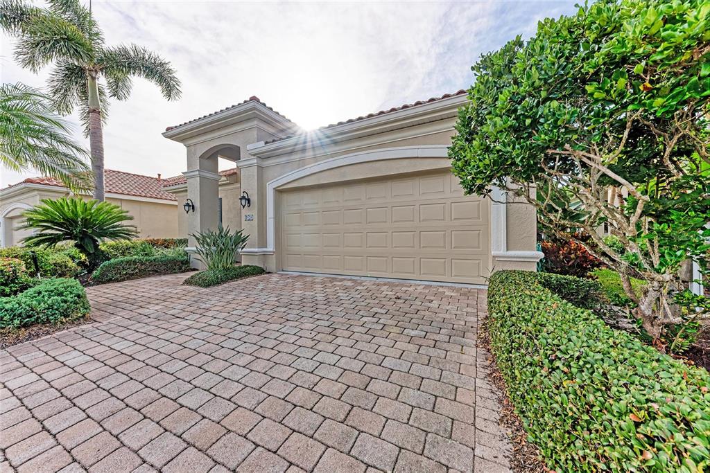 7128 Rue De Palisades, Unit 22 Sarasota, FL 34238 - Photo 3 of 41 a front view of a house with a garden