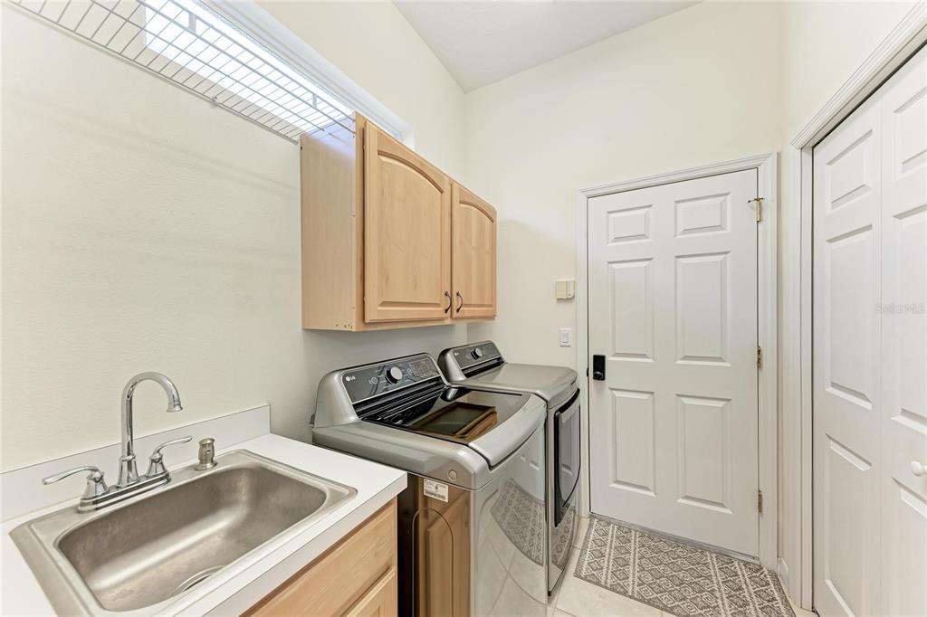 7128 Rue De Palisades, Unit 22 Sarasota, FL 34238 - Photo 31 of 41 a bathroom with a sink and a washing machine