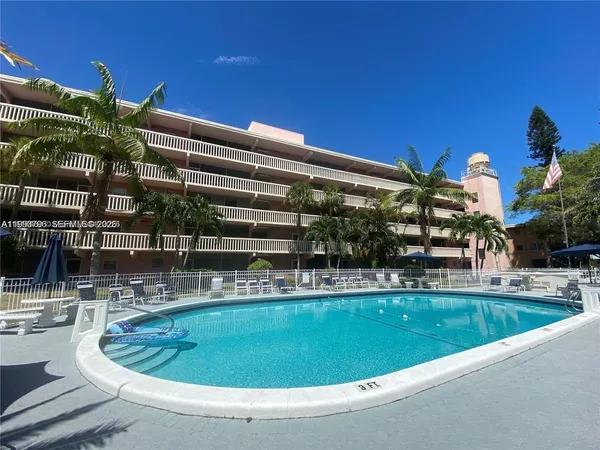 $1,500 | 180 Northeast 12th Avenue, Unit 14E, Hallandale Beach, FL 33009