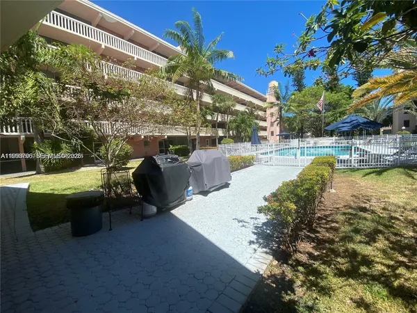 $1,500 | 180 Northeast 12th Avenue, Unit 14E, Hallandale Beach, FL 33009