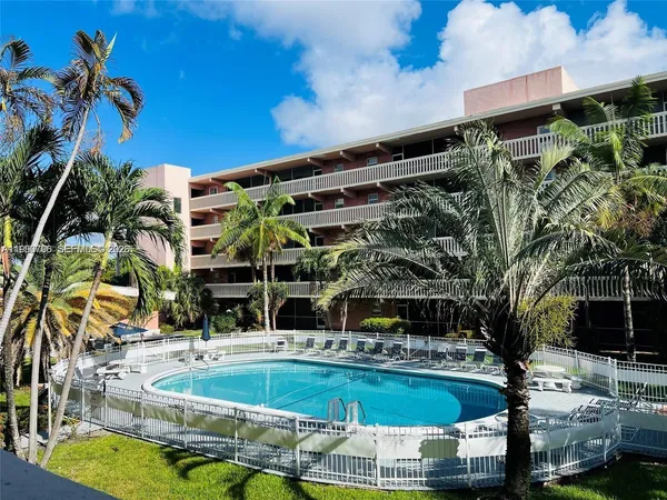 $1,500 | 180 Northeast 12th Avenue, Unit 14E, Hallandale Beach, FL 33009