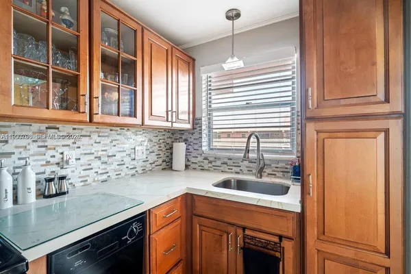 $1,500 | 180 Northeast 12th Avenue, Unit 14E, Hallandale Beach, FL 33009