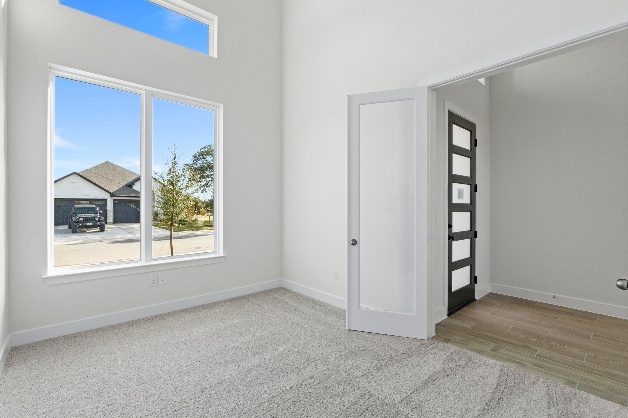 604 Lightstone Drive Georgetown, TX 78633 - Photo 16 of 39 an empty room with windows and closet