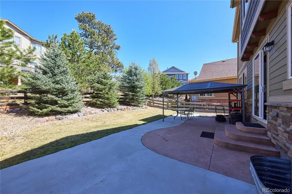 a view of a yard with an trees