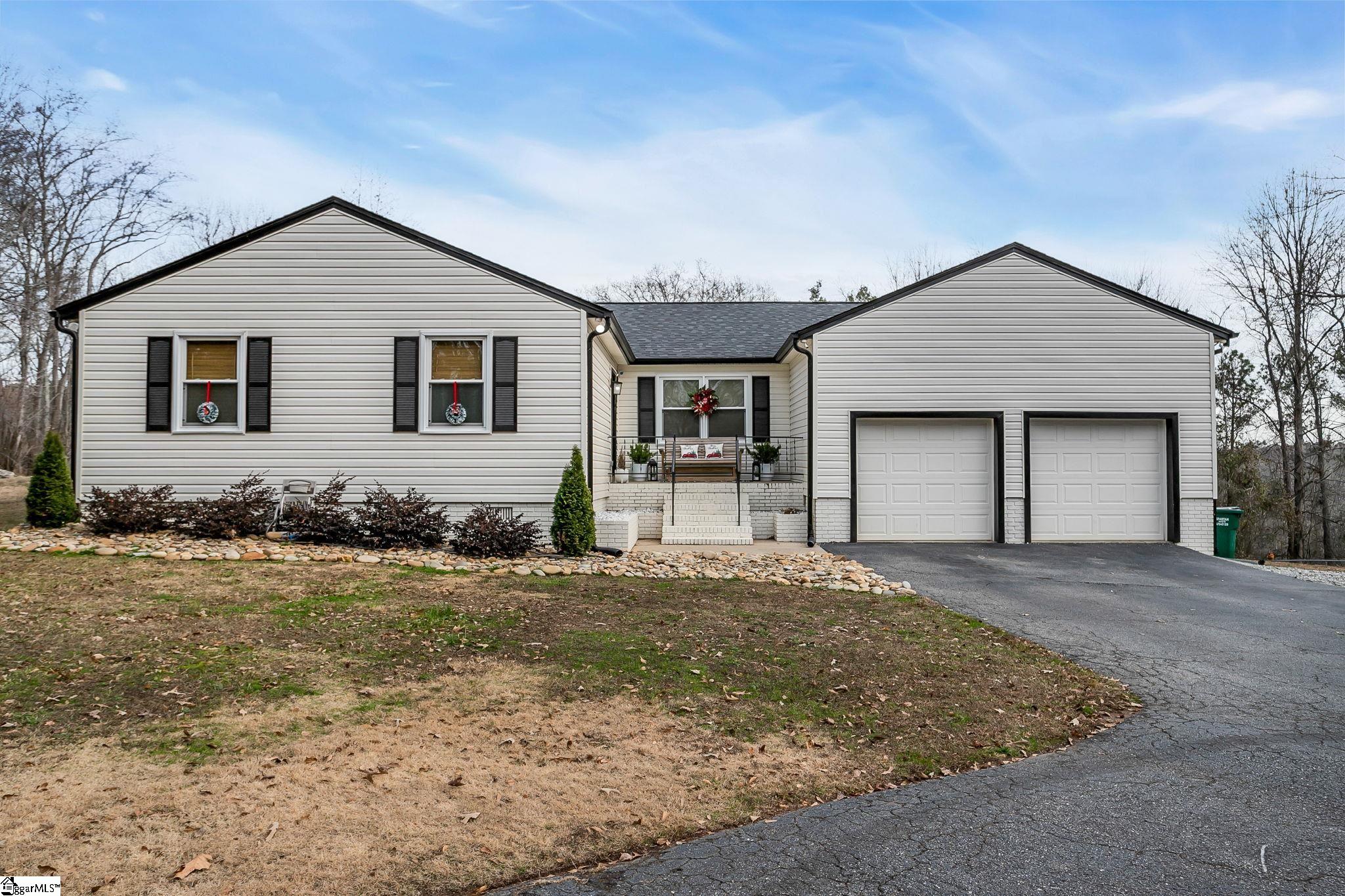 123 Graystone Drive Moore, SC 29369 - Photo 2 of 47
