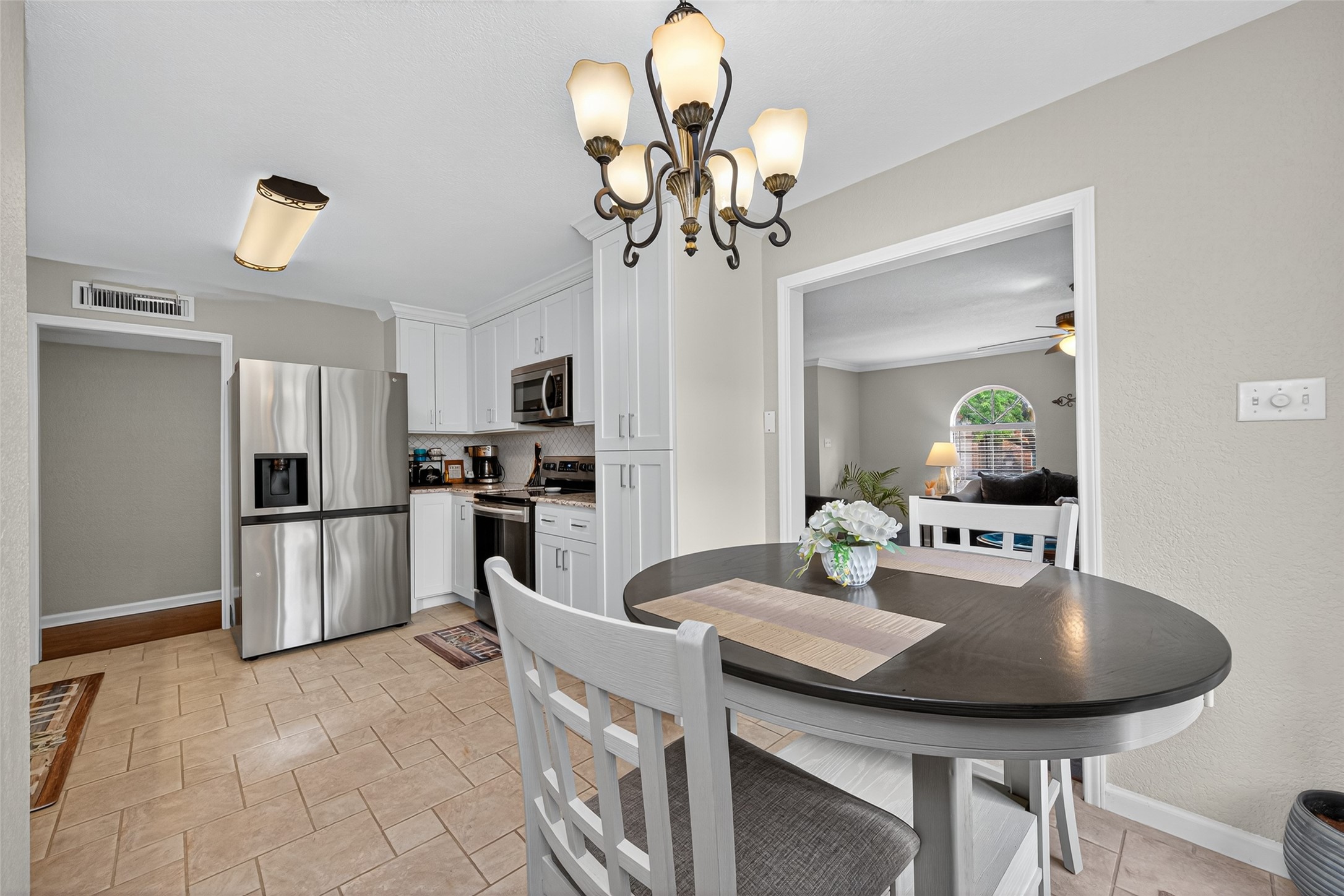 22815 Thadd's Trail Spring, TX 77373 - Photo 21 of 48 a kitchen with stainless steel appliances granite countertop a sink a stove a refrigerator a washer dryer and a dining table