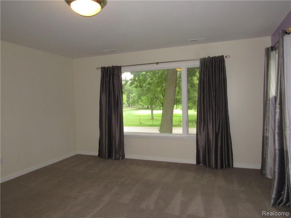 25537 Scotia Road Huntington Woods, MI 48070 - Photo 11 of 15
