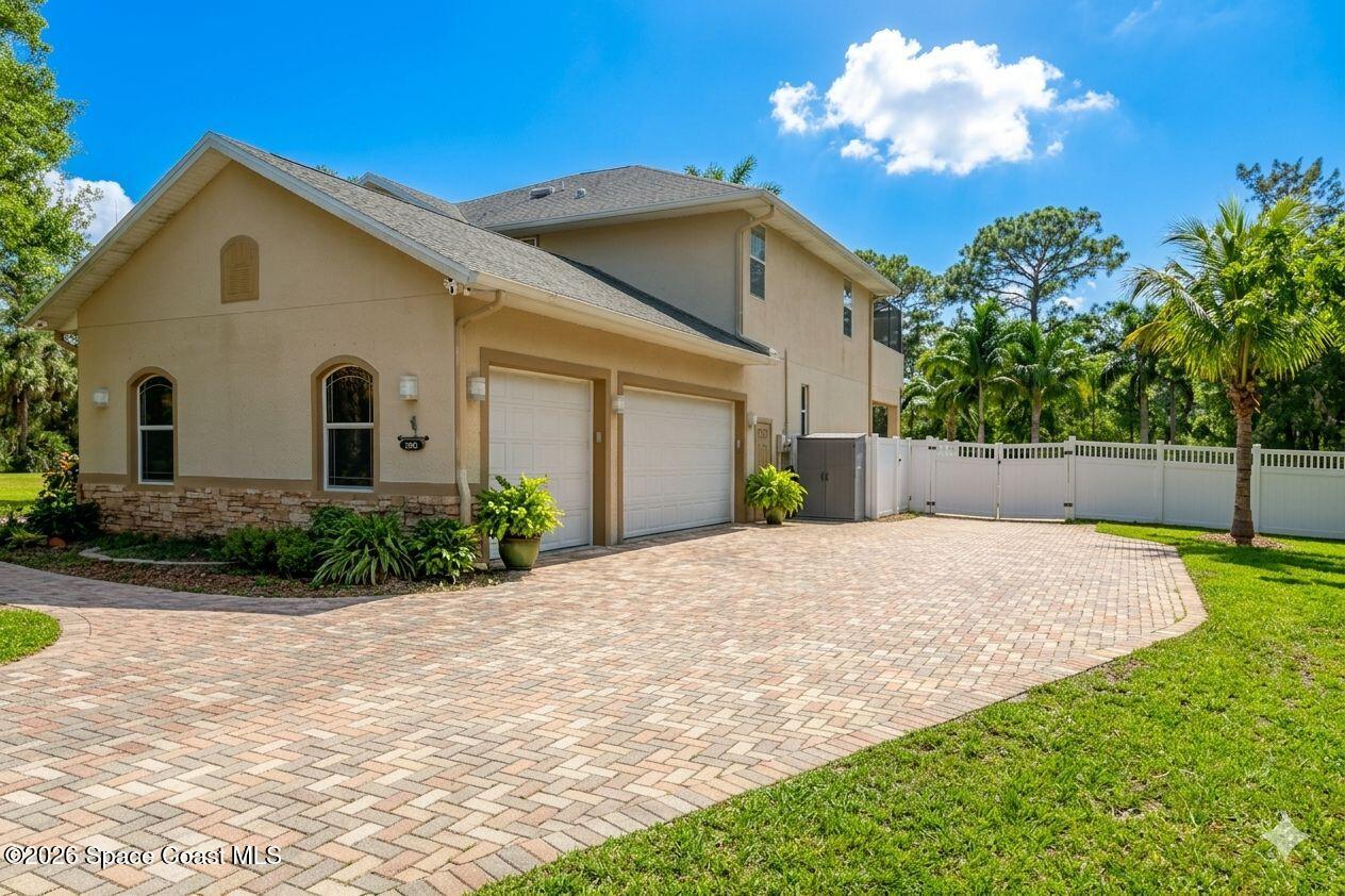 2300 Duncil Lane Malabar, FL 32950 - Photo 5 of 86 a view of a house with backyard and garden