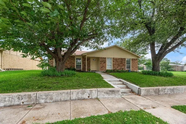 $2,000 | 5801 Redwood Lane, Rowlett, TX 75089