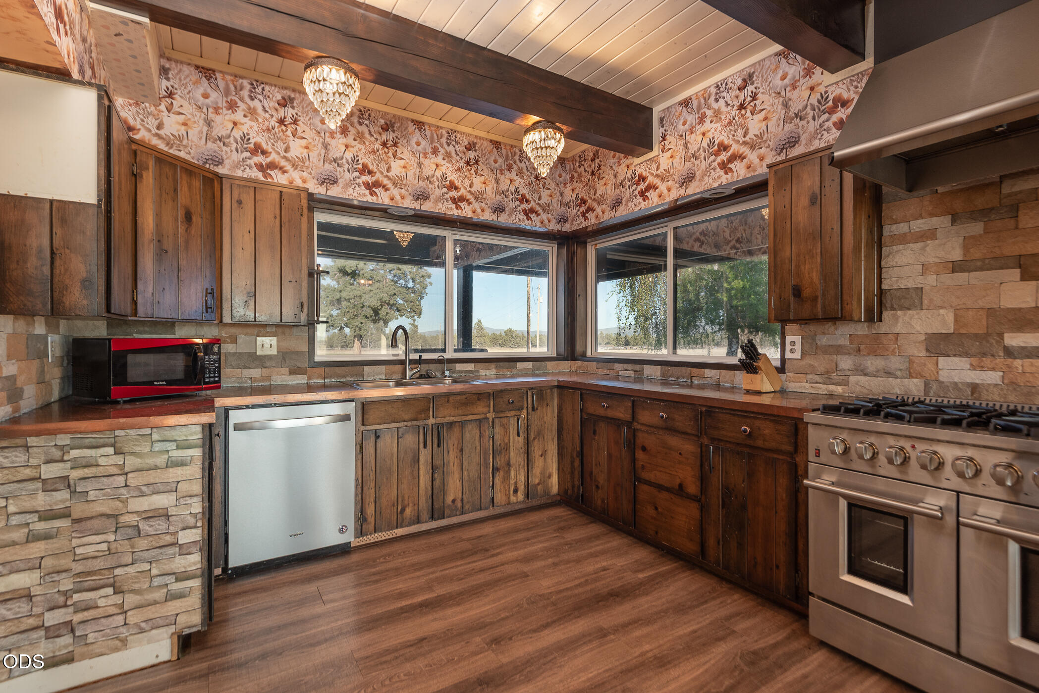 26275 Willard Road Bend, OR 97701 - Photo 10 of 68