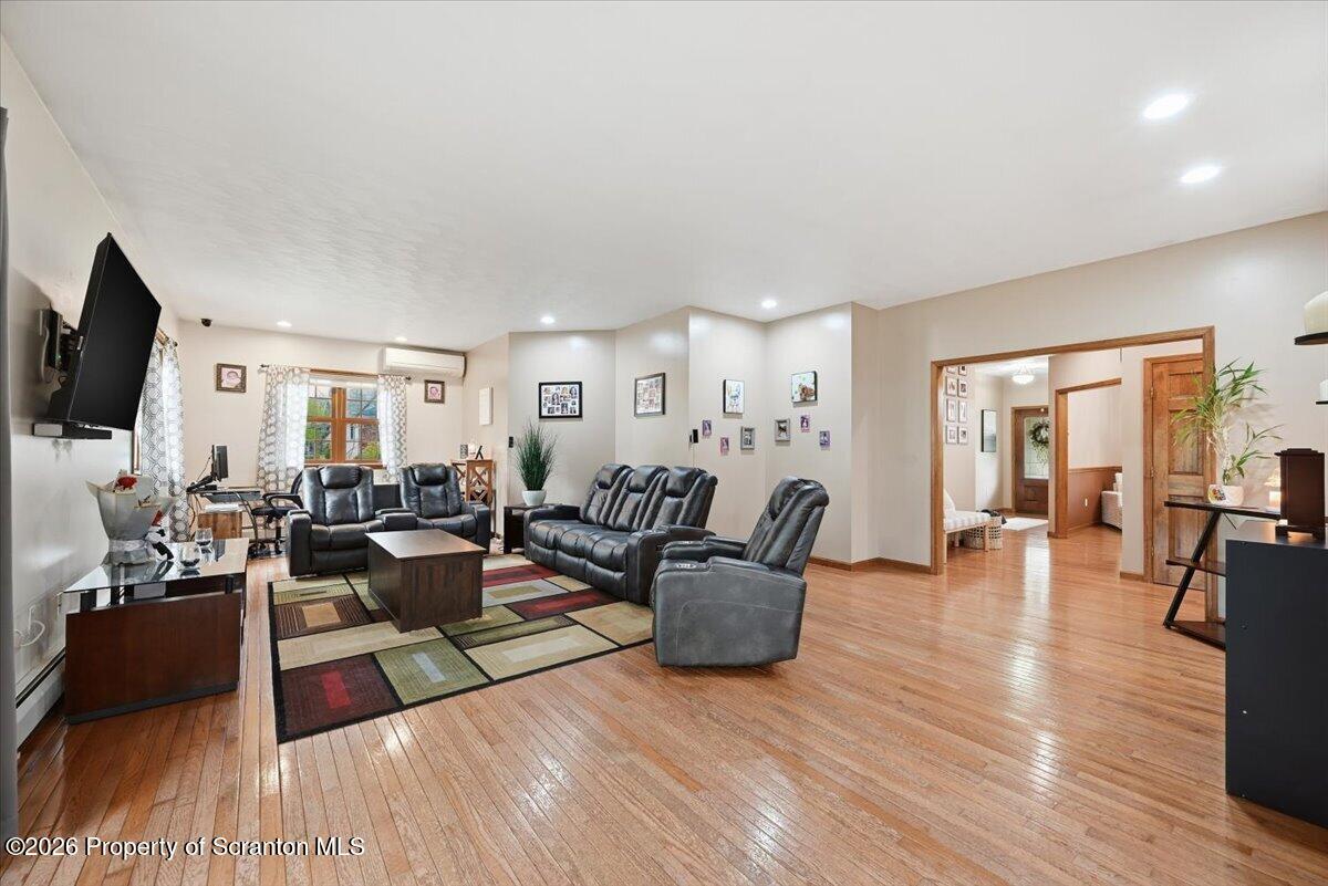 121 Ridgeview Drive Scranton, PA 18504 - Photo 18 of 65 Living Room