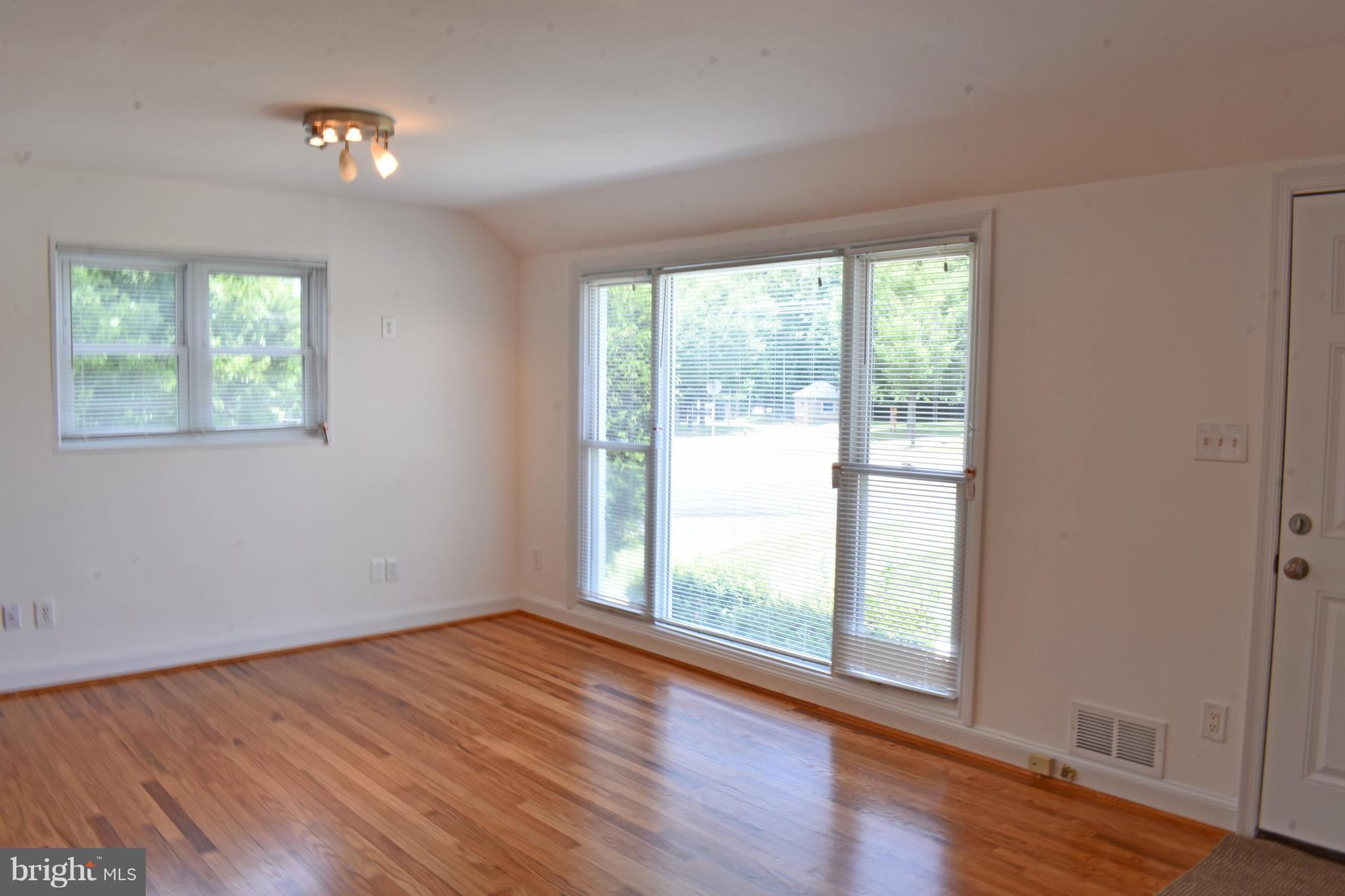 12700 Georgia Avenue Silver Spring, MD 20906 - Photo 4 of 15 Living Room